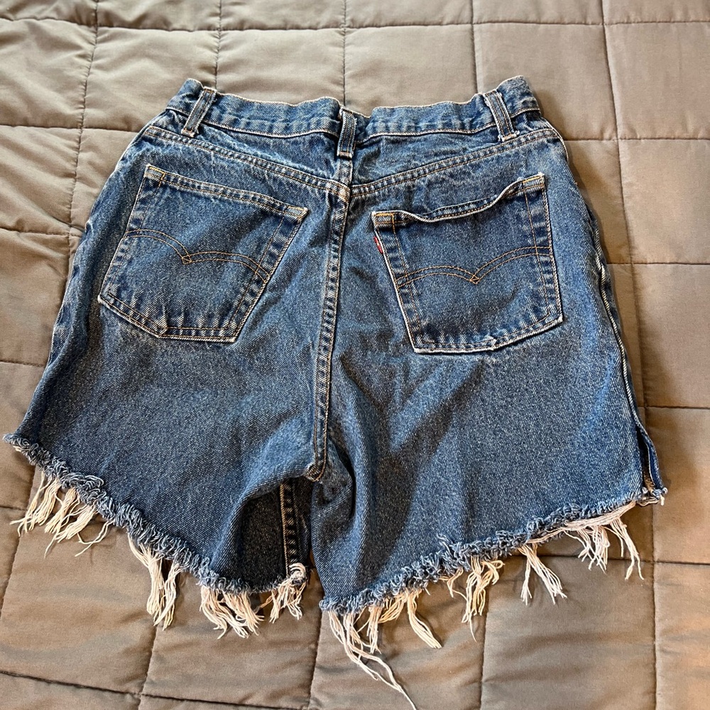 LEVI’S cutoffs